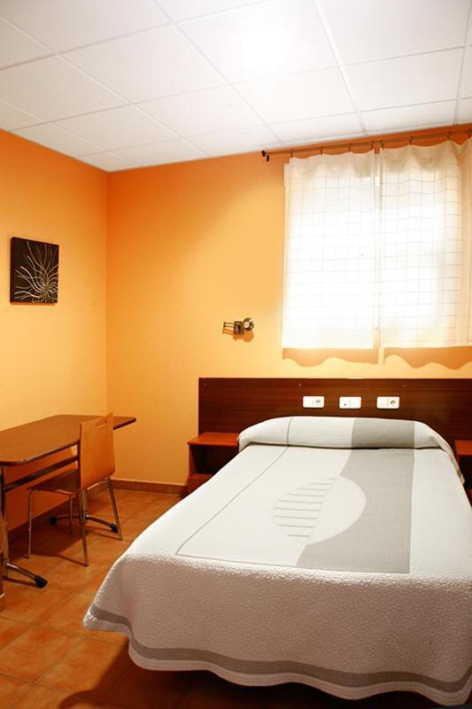 Alojamiento Numancia Pension Бургос Экстерьер фото