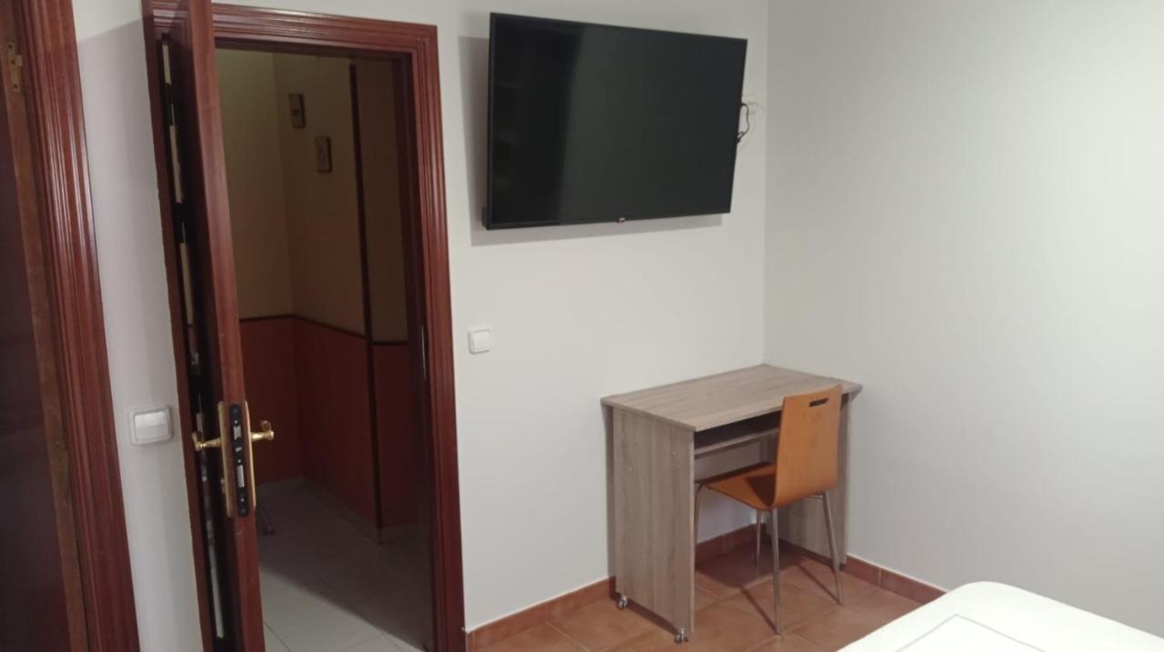 Alojamiento Numancia Pension Бургос Экстерьер фото