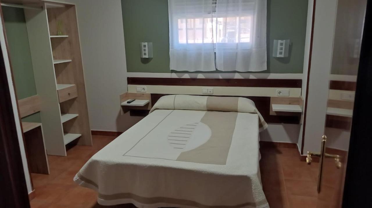 Alojamiento Numancia Pension Бургос Экстерьер фото
